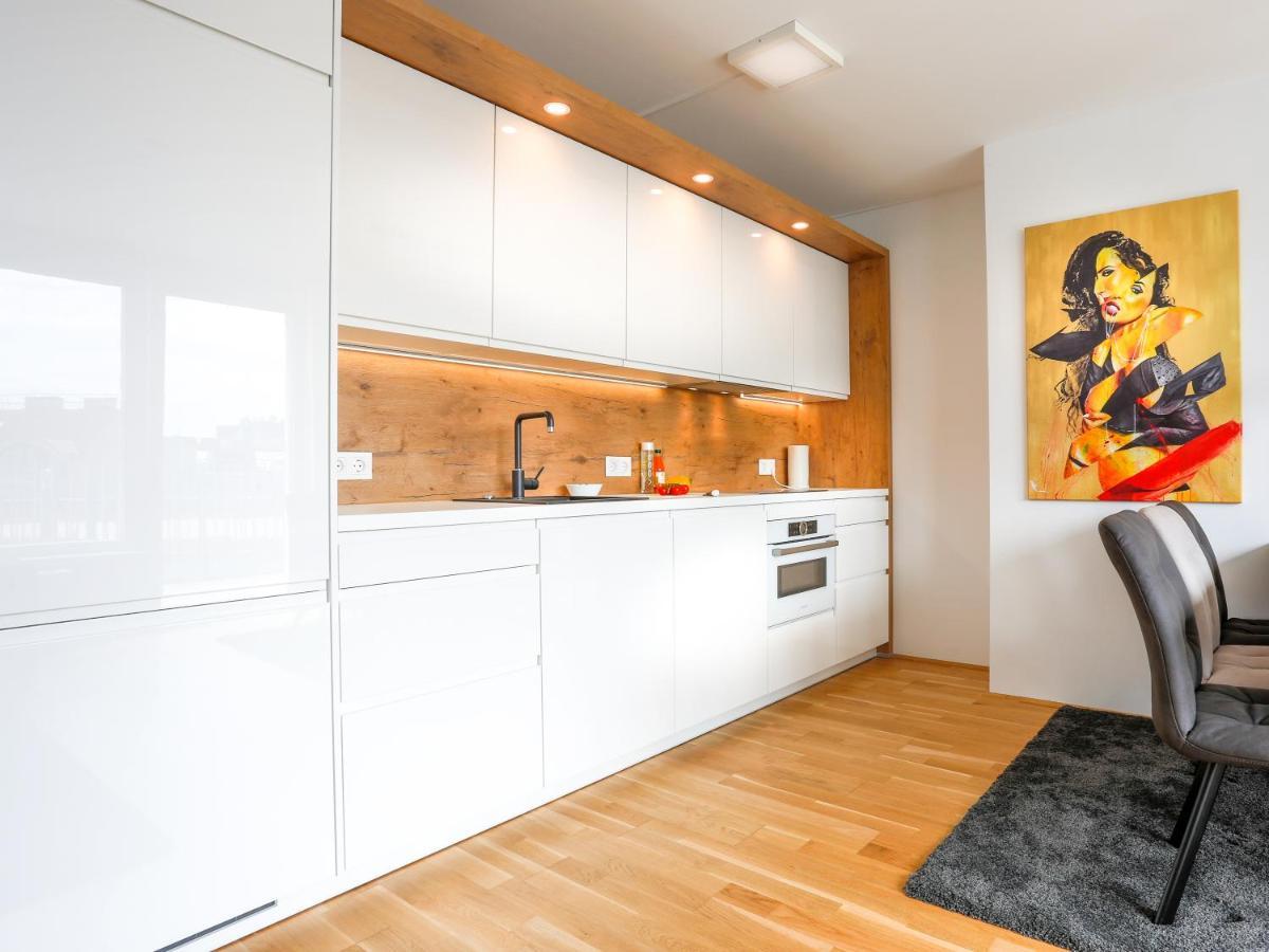 Sky9 Penthouse Apartments Вена Экстерьер фото